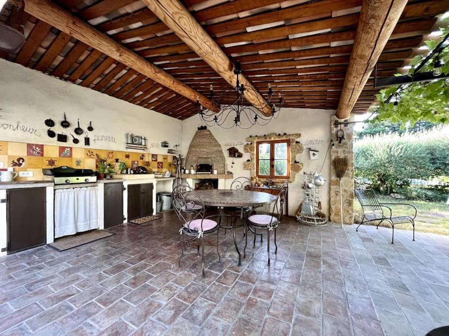Appartement Dans Mas Provencal Grans Экстерьер фото