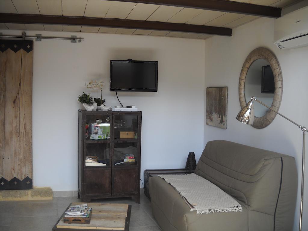 Appartement Dans Mas Provencal Grans Экстерьер фото